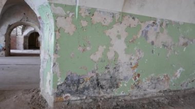 Eski boş hapishanenin manzarası. Terk edilmiş Patarei Cezaevi (Patarei Vangla).