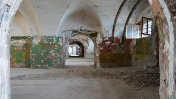 古い空の刑務所の眺め 放棄されたPatarei刑務所の内部 Patarei Vangla — ストック動画