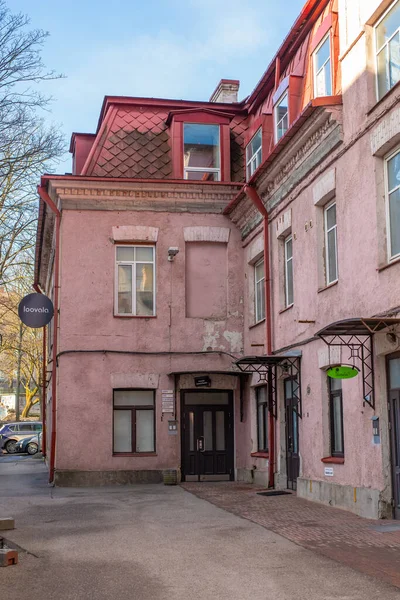 Hermosa Casa Rosa Antigua Subdistrito Histórico Maakri Centro Tallin Estonio —  Fotos de Stock