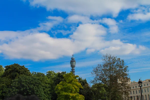 UK. London tower med en restaurang inne — Stockfoto