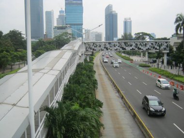 Endonezya 'da Otobüs Duraklarına Çıkış ve Giriş Yolları
