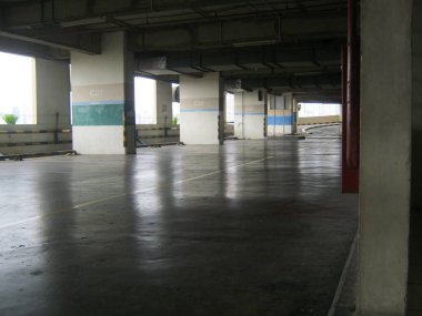 Alışveriş merkezindeki otopark.