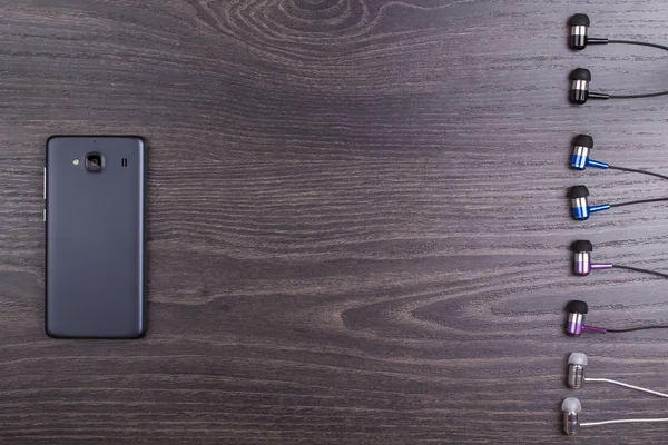 Telefon ve kulaklık üzerinde