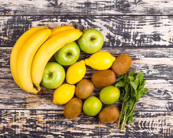Fruits : bananes, pommes, citrons, citron vert — Photo