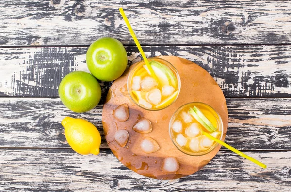 Elma ve limon kokteyl