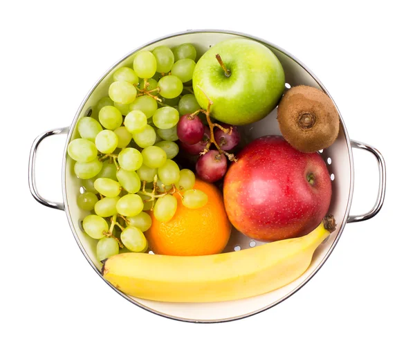 Raisins de fruits, pommes, bananes, baies dans un bol sur un — Photo