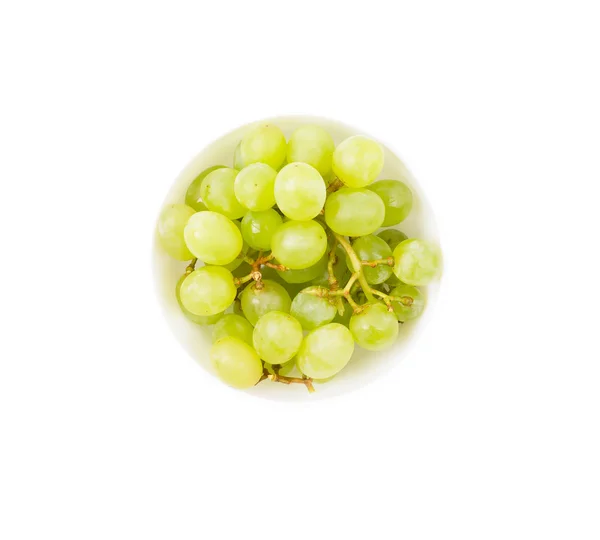 Raisins verts, baies dans un bol sur un — Photo