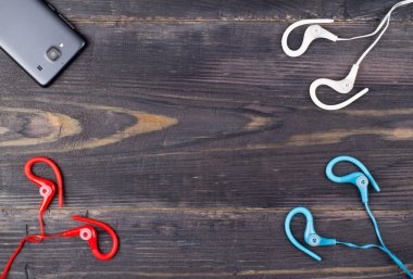 Telefon ve kulaklık spor 