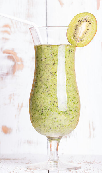 Smuz from a kiwi and spinach
