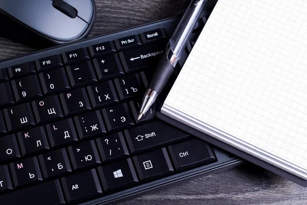 Ofis aksesuarları, bir fare kolu bir dizüstü klavye