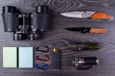 Turistik şeyler, bıçak, fenerler, alan-gözlük, Avcı kısa namlulu