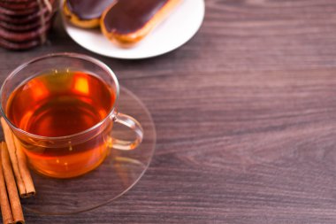 Çay, kek, tarçın eklerleri,