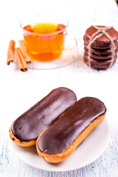 Çay, kek, tarçın eklerleri,