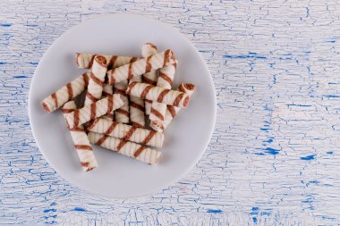 Bir plaka üzerinde eski bir çikolata tübüllerin