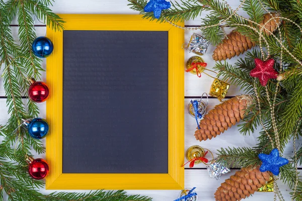 Novgorodny çerçeve ve köknar ağacı takı