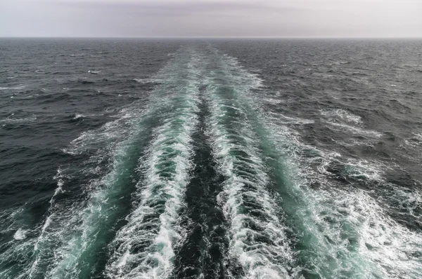 Despertar de un ferry danés en ruta a las Islas Feroe — Foto de Stock
