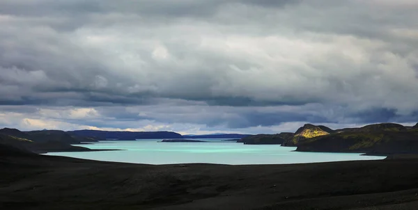 Black Volcanic Ash Desert Landscape Turquoise Colored Lake Stormcloud Sky — Stock Photo, Image