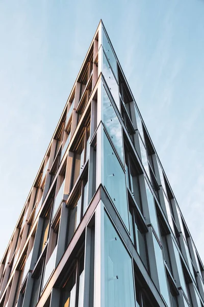 Düsseldorf Februar Modernes Blau Getöntes Bürogebäude Aus Glas Und Stahl Stockfoto