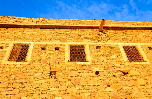 Nahaufnahme Der Traditionellen Kasba Ziegelmauer Bei Sonnenuntergang Vor Blauem Himmel — Stockfoto