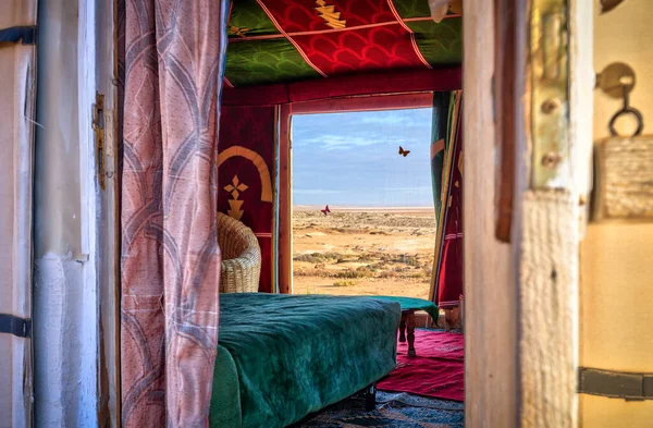 Blick Eine Bunt Dekorierte Wüste Herberge Kabine Schlafzimmer Mit Einem — Stockfoto