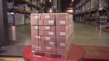 Depoda makine ambalaj kutuları