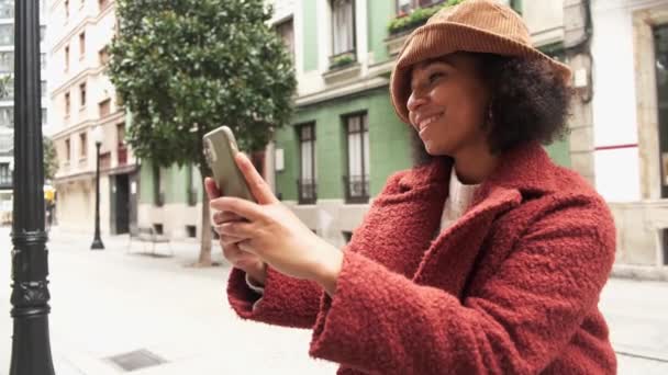 Content African American Female Standing City Taking Self Portrait Smartphone — Stock Video