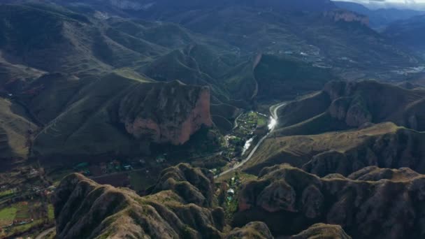 Pan Drone View Majestic Highland Valley Settlement Residential Buildings Sunny — Stockvideo