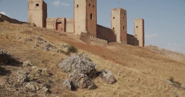 青空を背景に古城跡 — ストック動画