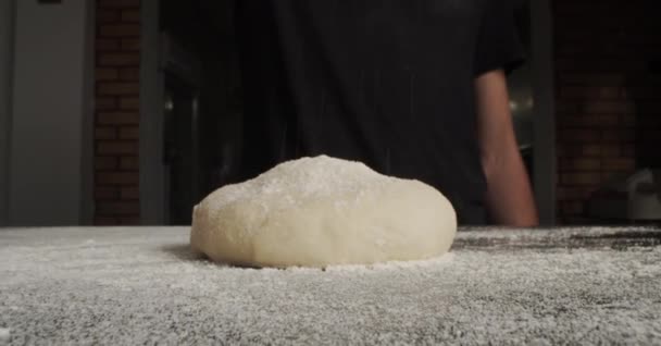 Zoom Out Anonymous Man Dusting Fresh Soft Dough Flour Table — Stock Video