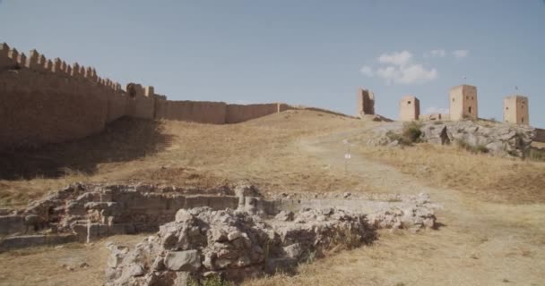 Pan Right View Ancient Remains Old Castle Background Blue Sky — Stock Video