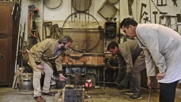 Group Professional Male Artisans Working Weathered Workshop Pouring Molten Metal — Vídeos de Stock