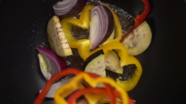 Top View Closeup Process Adding Sliced Red Yellow Bell Pepper — Stock Video