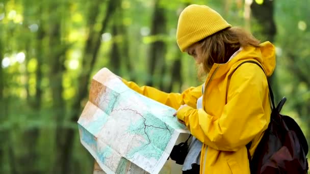 Side View Female Explorer Yellow Raincoat Backpack Standing Woods Searching — Vídeo de stock