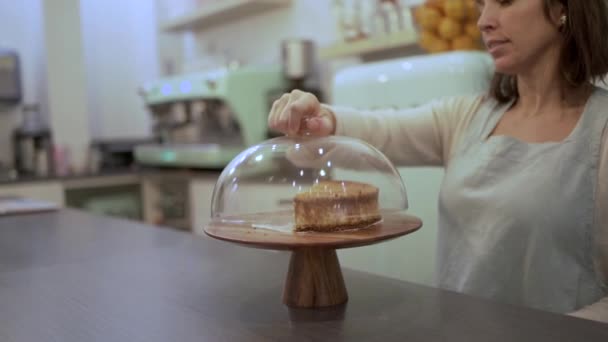 Friendly Smiling Female Owner Confectionery Cafe Standing Counter Demonstrating Delicious — ストック動画