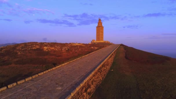 空の道と塔の美しい風景 — ストック動画