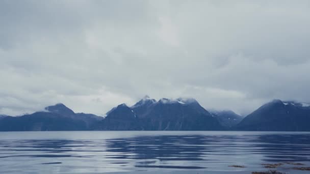 Μαρς Ακτογραμμή Της Κρύας Γαλήνιας Λίμνης — Αρχείο Βίντεο