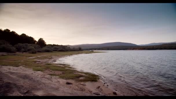 See Mit Ruhigem Sauberem Wasser — Stockvideo