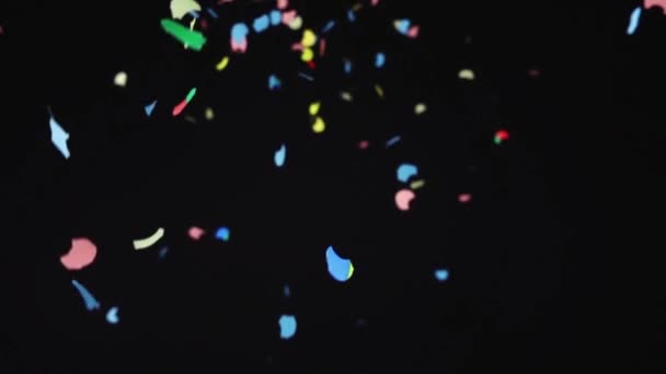 Confettis Tombant Dans Fond Gris — Video