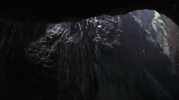 Wodospad Wąskim Wąwozie — Wideo stockowe