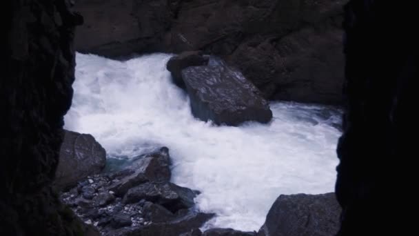 Γρήγορος Ποταμός Βουνού Χαράδρα — Αρχείο Βίντεο