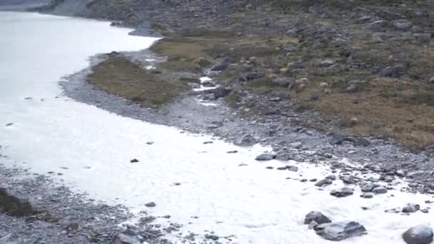 雪に覆われた息をのむような山脈 — ストック動画