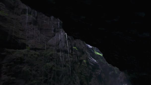 Wodospad Wąskim Wąwozie — Wideo stockowe