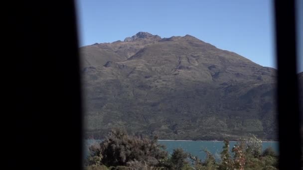 Increíble Paisaje Montaña Aguas Tranquilas Día Nublado — Vídeo de stock