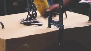 Dökümhanede kalıp kaldırma