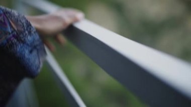 Kırsal kadın doğaya dokunuyor.