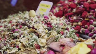 İstanbul 'da bir Türk pazarında çeşitli baharatlar