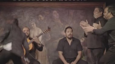 Flamenko gösterisi sahnede