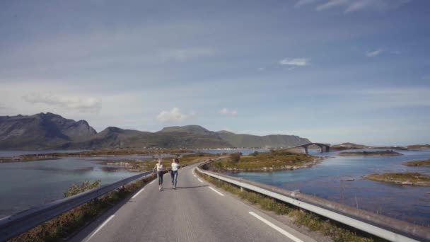 Cheerful Running Women Road Terrain — Vídeo de stock