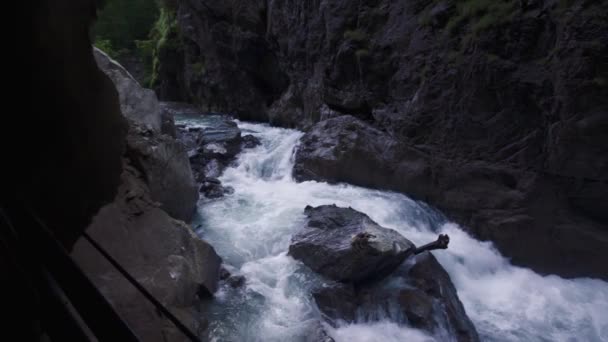 Rivière Montagne Rapide Dans Ravin — Video