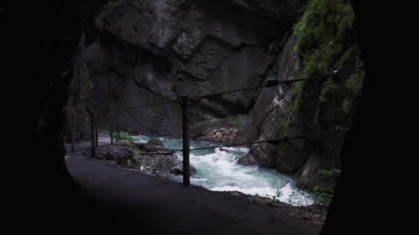 Caminho Perto Rio Montanha Rápida — Vídeo de Stock